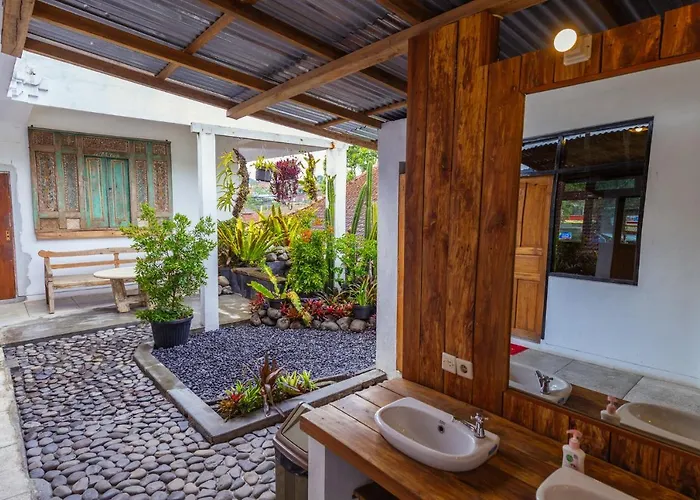 Hostal Chakra Backpacker & Vegetarian Bistro *