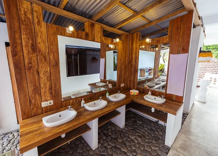 Hostal Chakra Backpacker & Vegetarian Bistro