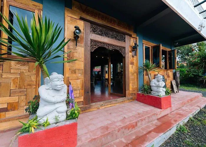 Chakra Backpacker & Vegetarian Bistro Hostal Bedugul (Bali)
