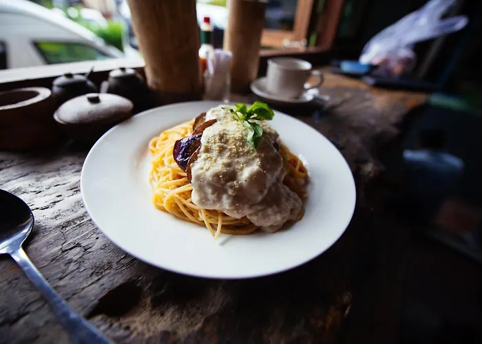 Chakra Backpacker & Vegetarian Bistro *