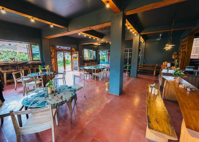 Chakra Backpacker & Vegetarian Bistro Hostal