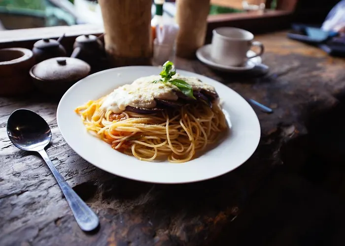 Chakra Backpacker & Vegetarian Bistro *