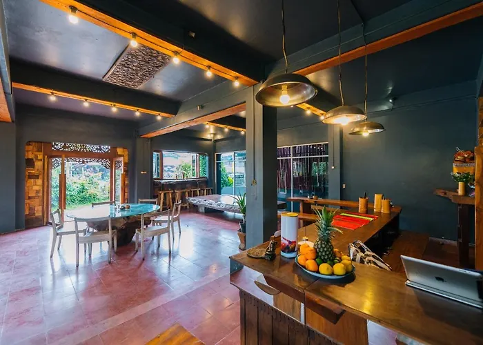 Hostal Chakra Backpacker & Vegetarian Bistro