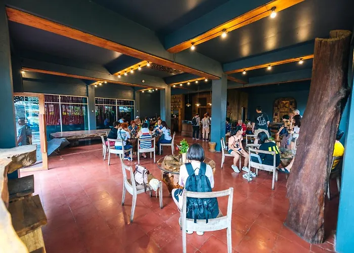 Chakra Backpacker & Vegetarian Bistro *